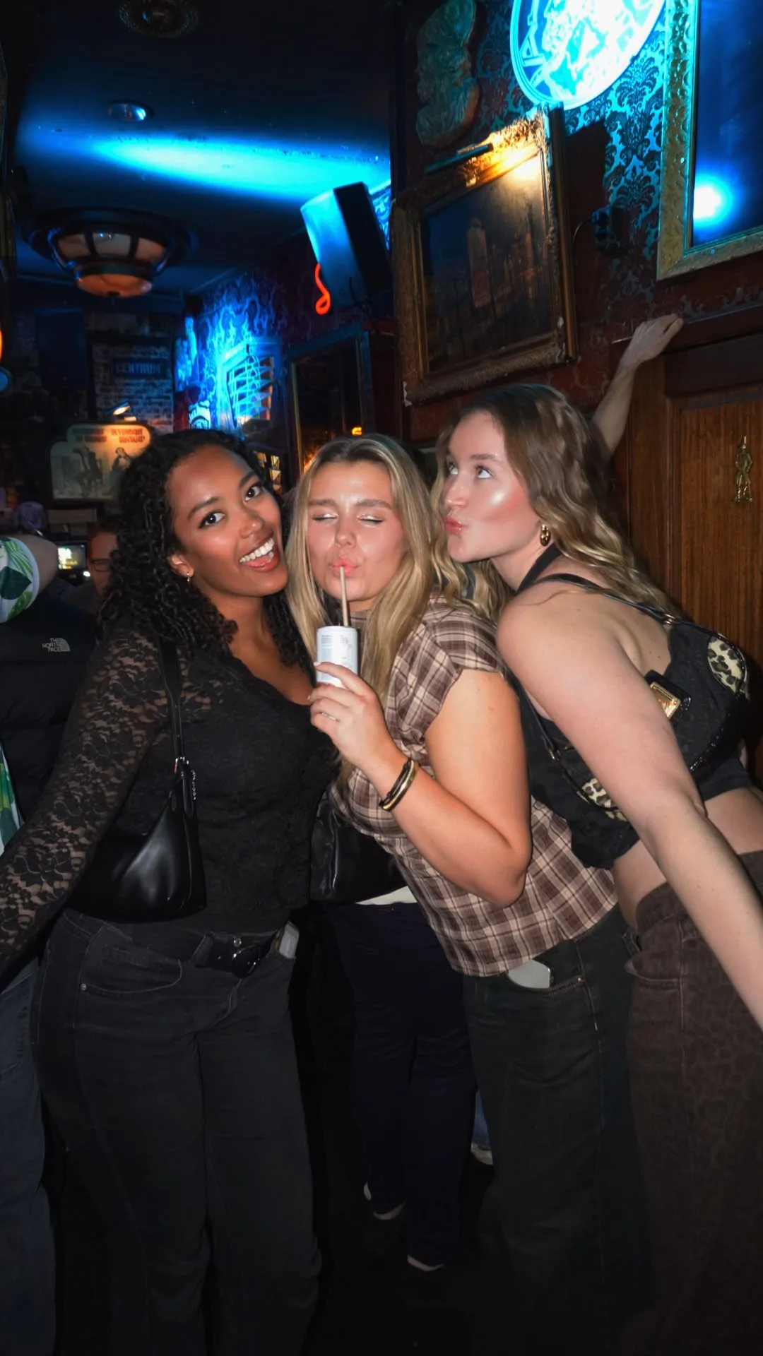 Three laughing friends at the bar of 't Centrum